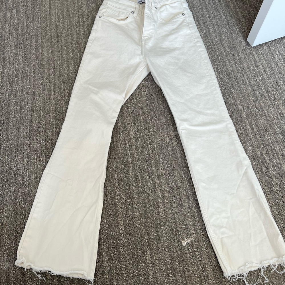 Fit and flare zara cream jeans